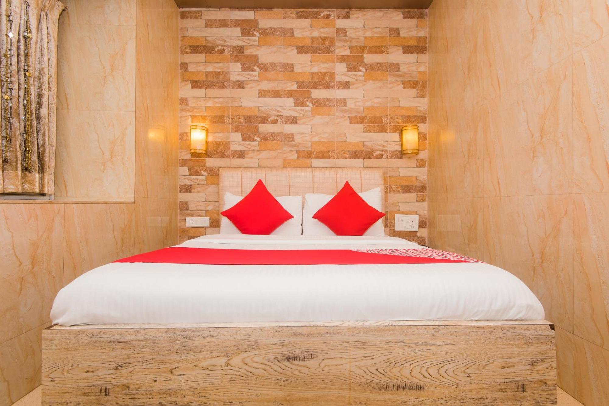 Hotel Oliver, Colaba Mumbai Exterior photo