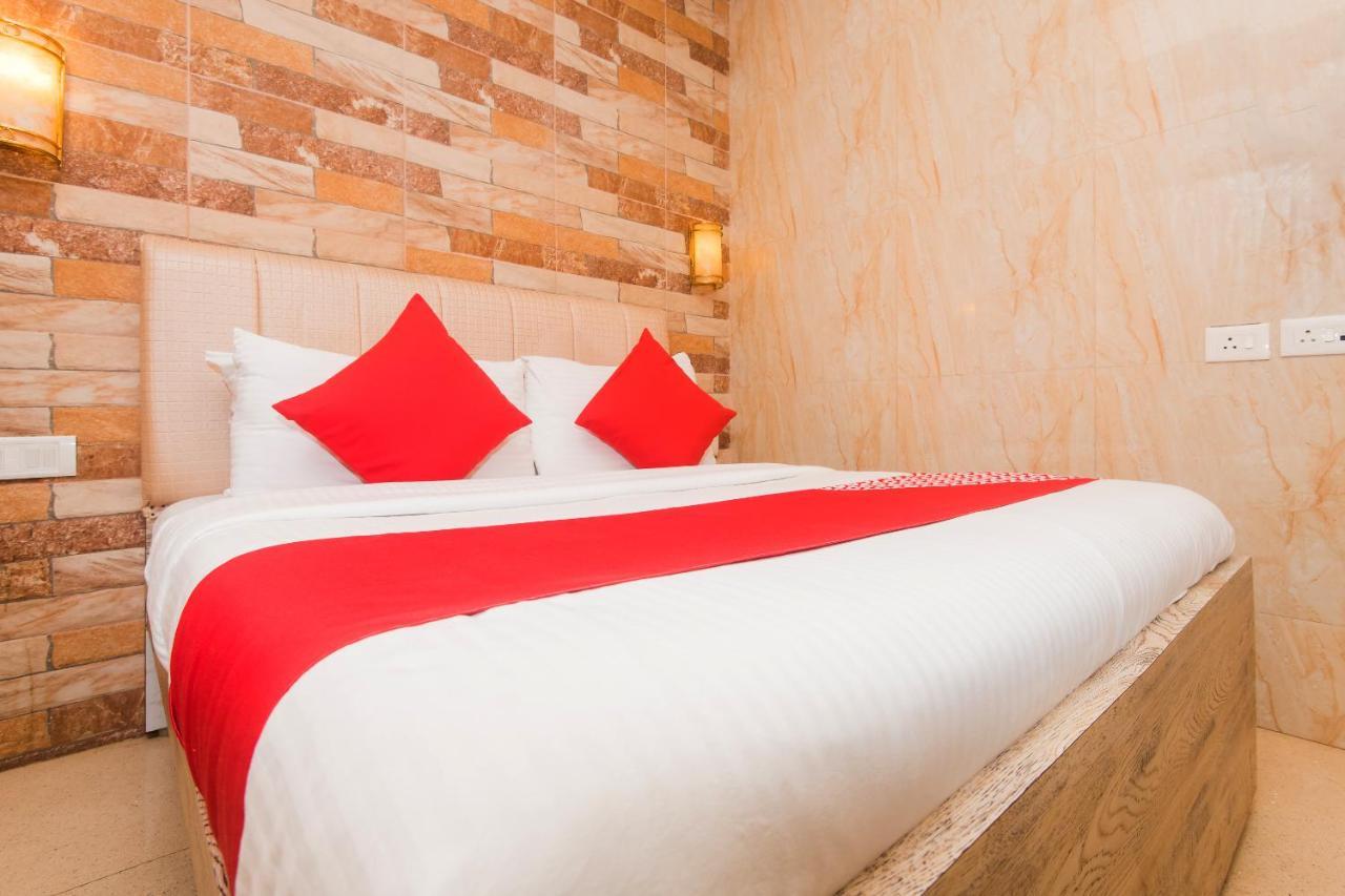 Hotel Oliver, Colaba Mumbai Exterior photo