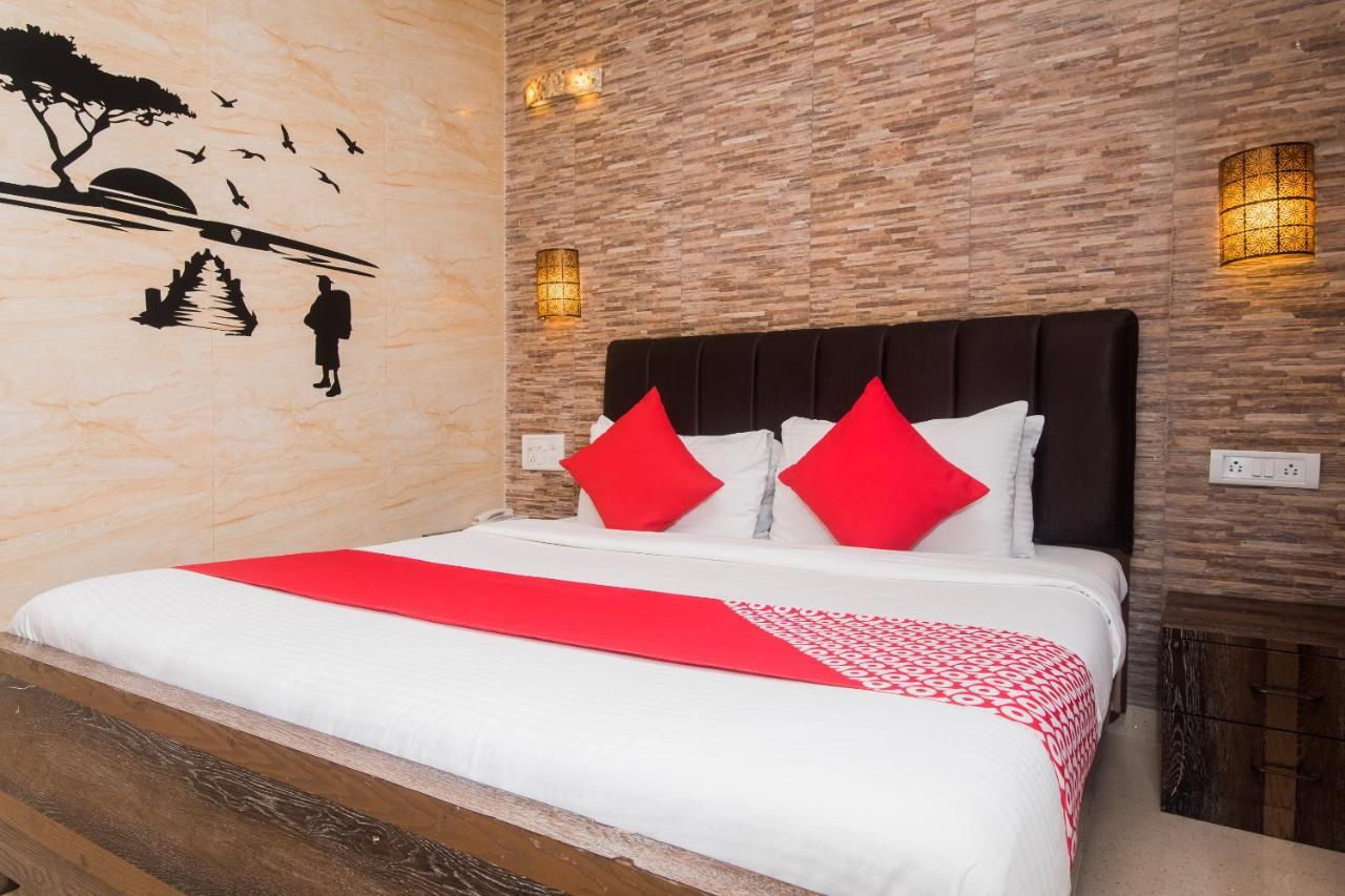 Hotel Oliver, Colaba Mumbai Exterior photo